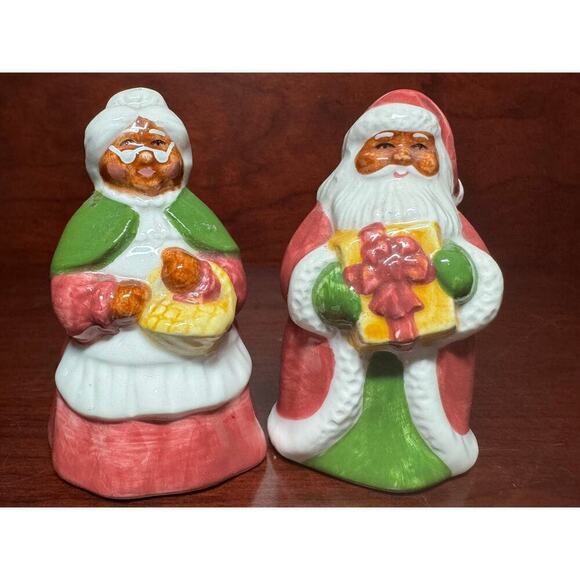 Avon Mr. & Mrs. Santa Claus Salt & Pepper Shakers 3 x 1.5 x 1.5 inches - Picture 1 of 8